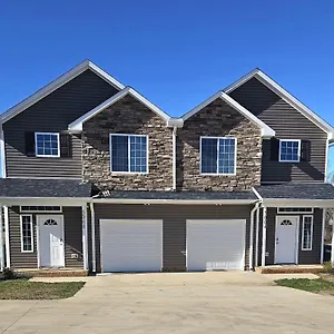 Chalet Charming & Spacious 3br House