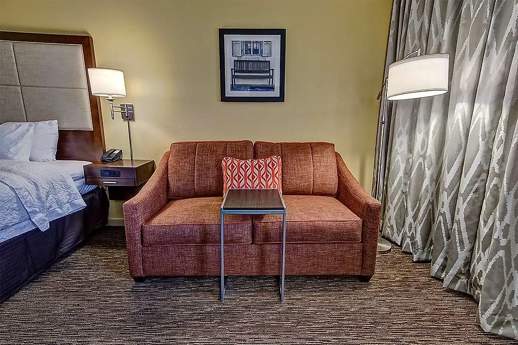Hampton Inn & Suites Concord-Charlotte 3*, Concord