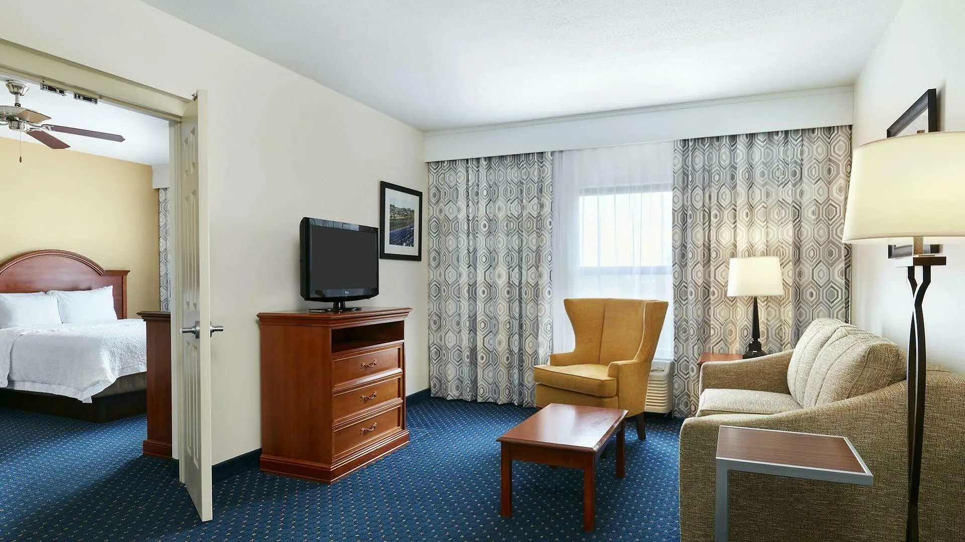 Hampton Inn & Suites Concord-Charlotte Hotel